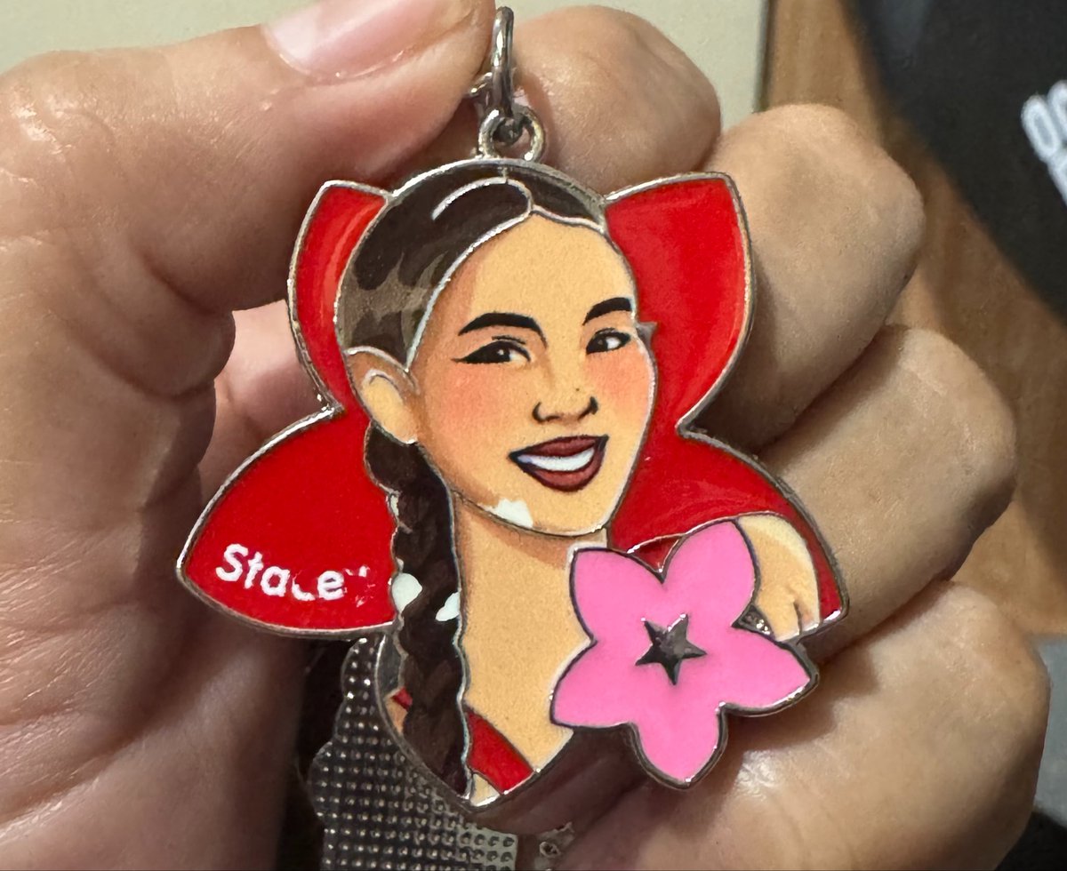 justshootkarl's tweet photo. Chipped pa ngani hays...d pa buo name ni staks! #JolliBini https://t.co/lT2Gkg7hvb