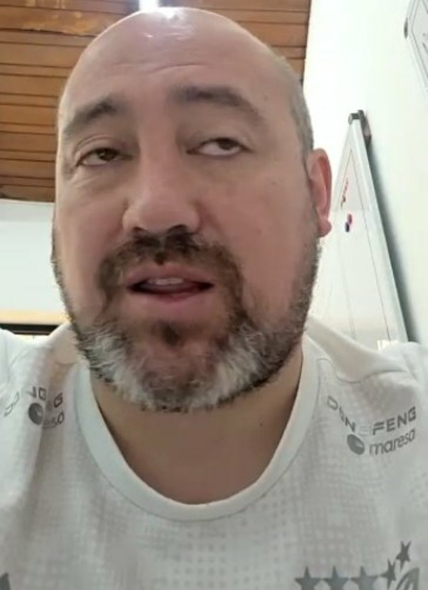 StevenMate010's tweet photo. "Me voy al mundial a codearme con los mejores empresarios y ver refuerzos" dijo este miserable mentiroso para terminar trayendo a un lesionado del M.runa, a un tipo que solo le fue bien en Libertad y a un medio pelo de Peru. https://t.co/EOAiimyT7M