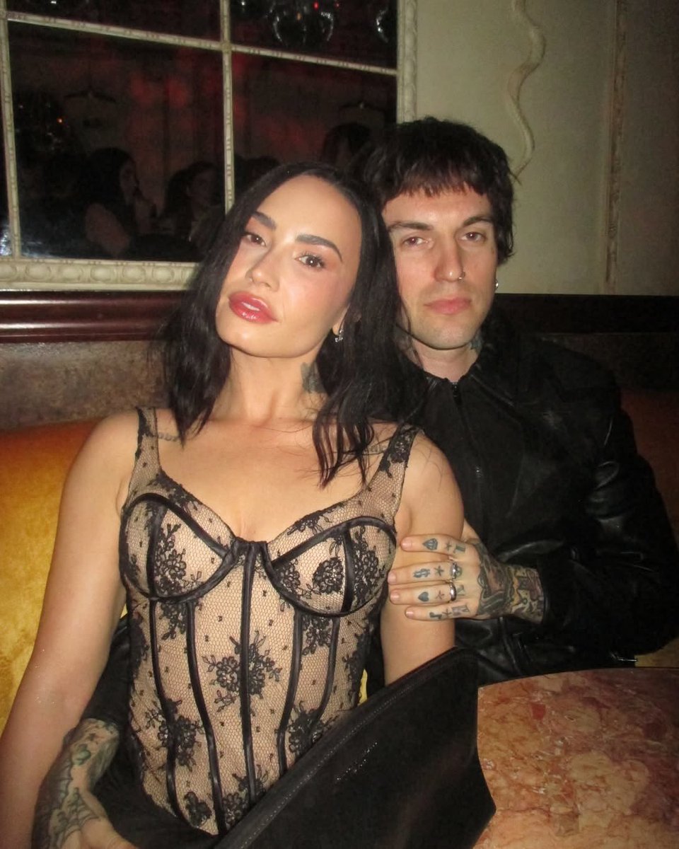 demiheaven's tweet photo. pais! eles combinam muito https://t.co/6soYQyTqqy