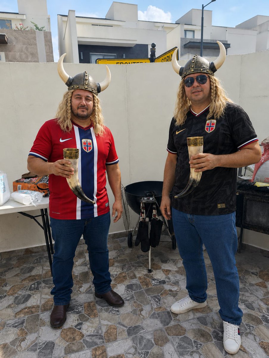 GzzTigr's tweet photo. Mi compadre y yo hemos apoyado a 4 selecciones en este mundial 🇲🇽🇳🇴🇫🇷🏴󠁧󠁢󠁥󠁮󠁧󠁿y las 4 se han ido jajaja.  ¿A quién creen que debamos apoyar para esta final?  🇪🇸España o 🇦🇷Argentina? @fifaworldcup_es https://t.co/EZW2BcfEuq