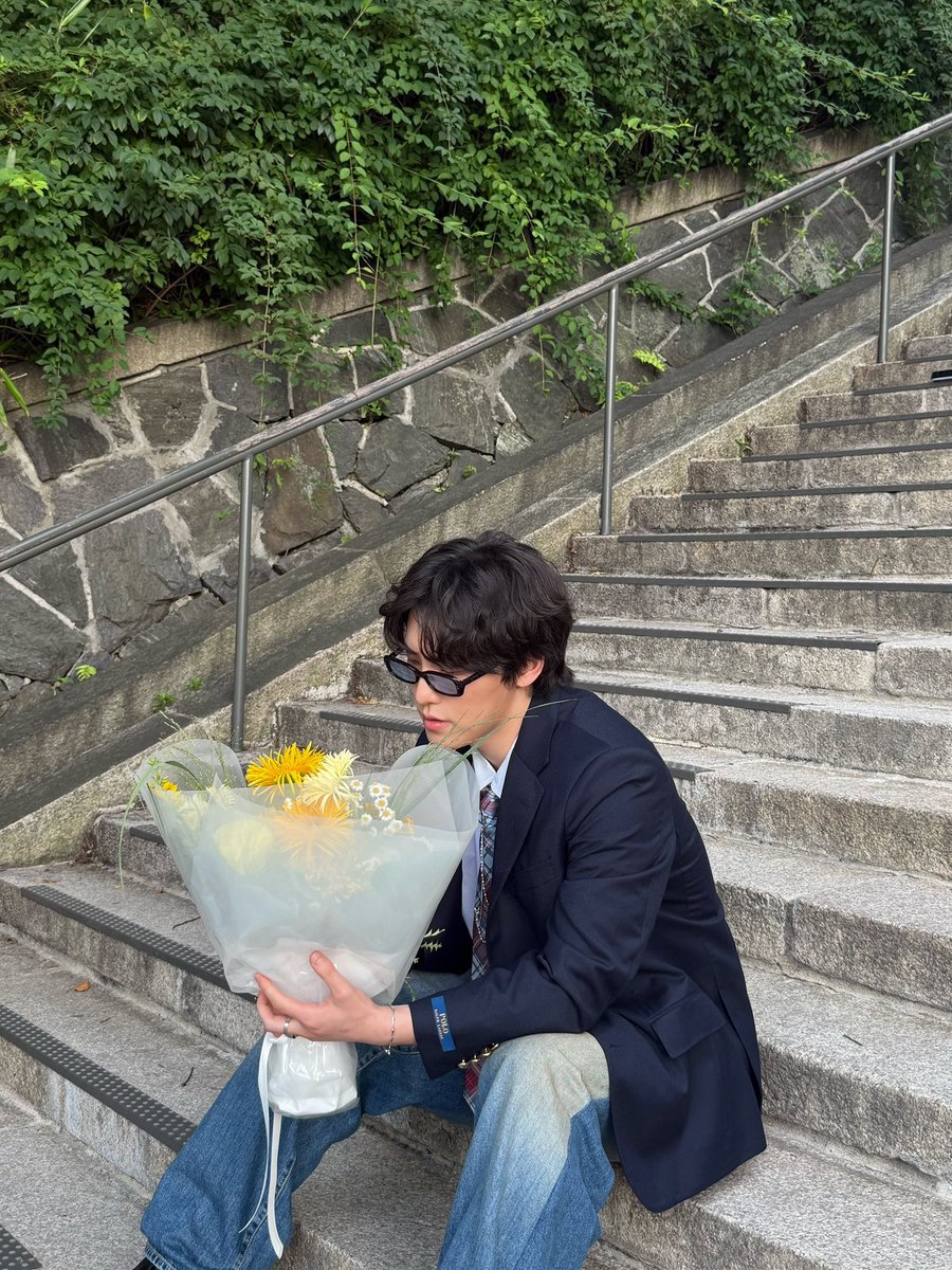 myackX2's tweet photo. 디노랑 꽃다발 너무 좋은 조합 https://t.co/JKi5bfpRJZ