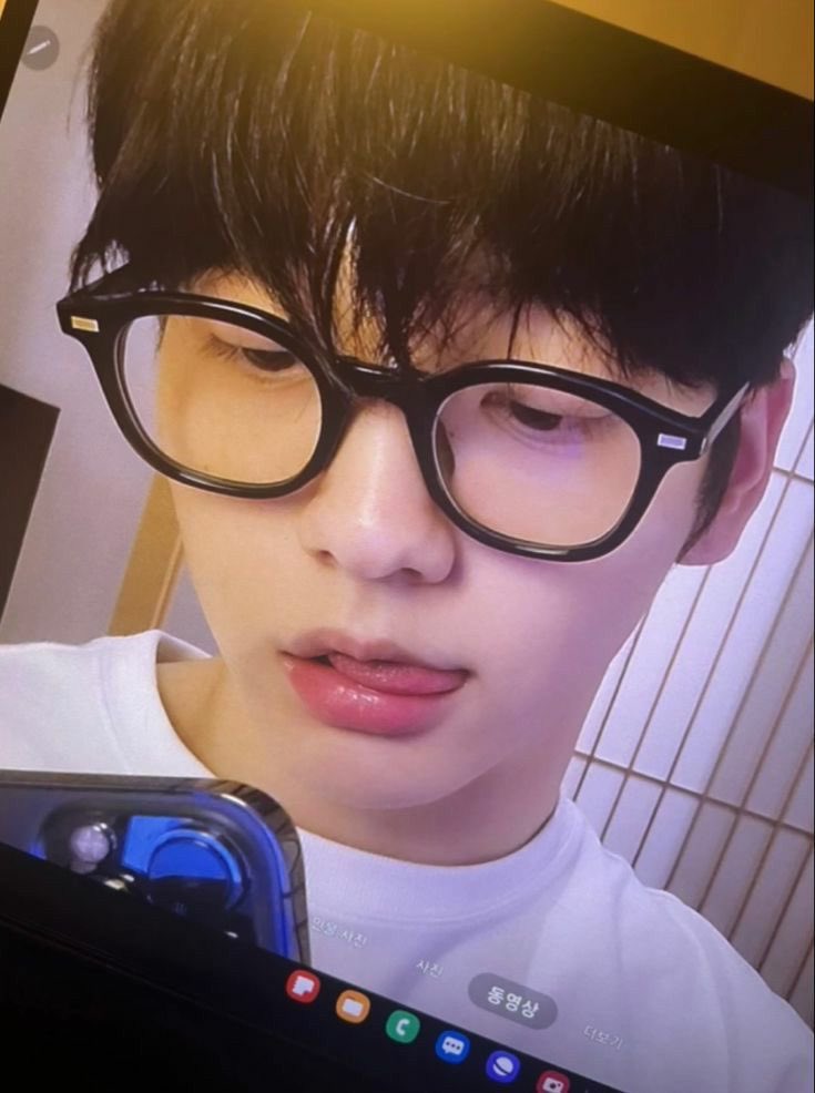 soobcave's tweet photo. this genre of Soobin pics. specifically… https://t.co/46AFps2SXV