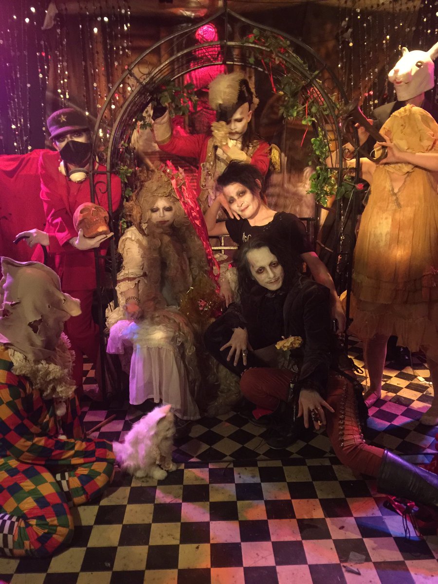 Guiggles's tweet photo. 舞踏家泰造さんがこの世を去った。僕にとって舞踏を踊りたいと思わせてくれた初めての人。
心の師匠。
僕が舞踏に全身で向き合って初めて踏んだ舞台もサプライズで駆けつけてくれて見守って下さった。
ありがとうございました。
もう一度一緒に踊りたかった。 https://t.co/YZ8j3OvaDy