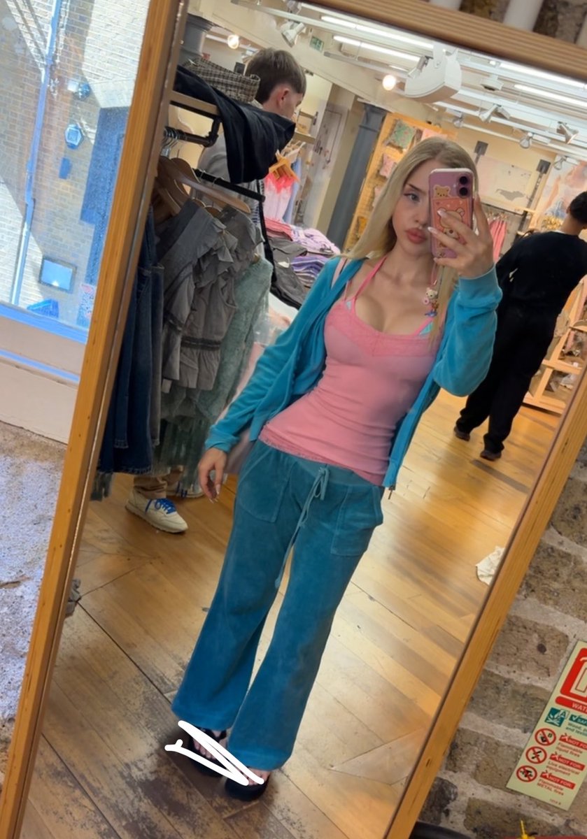 Bearfootprincss's tweet photo. Me n my Bestie want virgin betas to kick, punch and humiliate in public. Also maybe a sissy who wants to have her makeup done… tribute to DM and discuss details. Minimum payment of £250 each and £100 deposit #cashmeet #findom #finsub #FindomUK https://t.co/nlYs5VwkEj