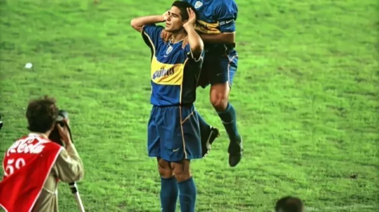 liberta___depre's tweet photo. A comemoração de Enzo Fernández contra a Inglaterra tem haver com movimento conhecido como "Topo Gigio", gesto eternizado no futebol argentino por Juan Román Riquelme.

Via: @UOLEsporte 

📷Divulgação https://t.co/RlHYQHibGo