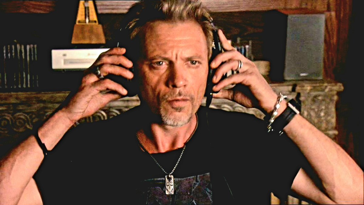 FanofCKR's tweet photo. Did you know…? 👀

Lew Ashby was only planned for a couple of episodes when David Duchovny offered Callum the role. 

But it turned into a whole unforgettable season — and the undisputed most iconic guest character of the show.

#Californication
#CKR #DD https://t.co/gOU2YMOPFw