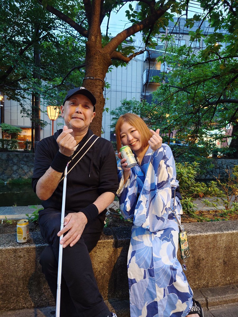rydeen1965's tweet photo. お疲れ様です。仕事終わって、木屋町で飲んでます🙌。
いつも行ってるお店の店長と撮りました🙆。
四条通りは、歩行者天国でめっちゃ多いです😅。
#祇園祭
#宵山
#TAMAGO https://t.co/4hWJ4OG632