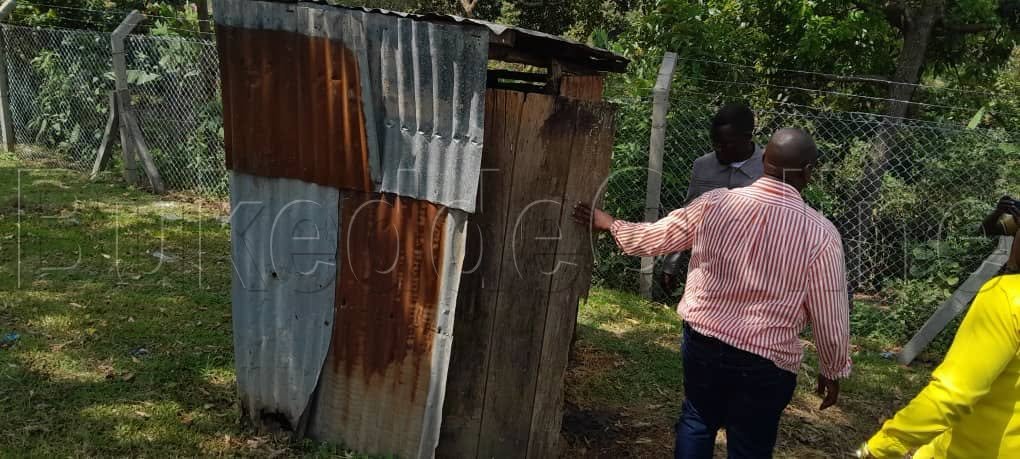 bukeddeonline's tweet photo. Eno Toilet eri ku ssomero lya Namisindwa SS ekozesebwa abayizi abasoba mu 500 #BukeddeUpdates https://t.co/pGHuDXkmTe