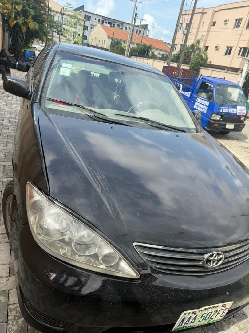 toyi_toyii's tweet photo. 🚨 STOLEN VEHICLE ALERT 🚨

Please help us keep an eye out for this stolen vehicle.

Vehicle: Toyota Camry “Big Daddy” (2005)
Color: Black, with a little white paint scratch at the bumper 
Registration Number: AAA 502 FE https://t.co/M4CRCSuClM