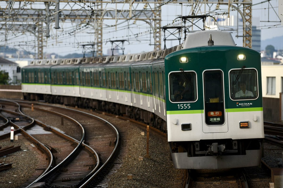 2825keihan's tweet photo. 京阪2400系2455fと1000系1555fが落ちたらしいですね。
2400系はとうとう残り1編成のみとなりました。
1000系からも初の廃車が発生
両編成とも長い間のご活躍お疲れ様でした！！ https://t.co/W09XnwIMmj