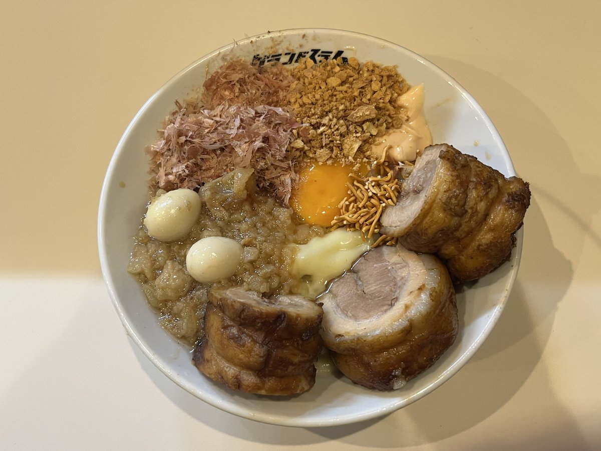 oinagoya's tweet photo. 今池にオープンした
グランドスラムのまぜそばを食べに、名古屋においでよ。
太麺の存在感がすごい、ボリューム満点まぜそばだよ。

肉増しが素敵なお店で、大満足グルメに出会ってね～🍜 https://t.co/m39Fp02Mqg