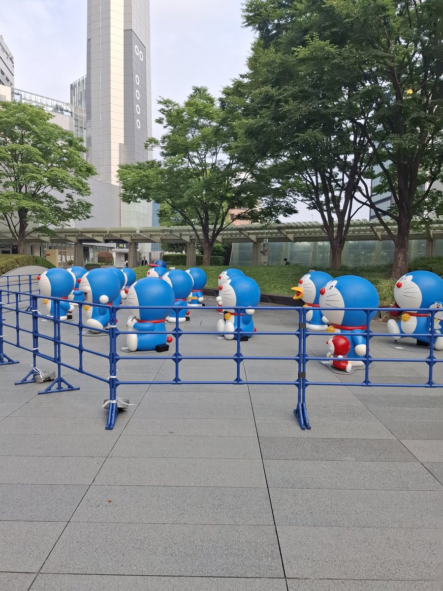 kadowaki888's tweet photo. 朝、ドラえもんが設置されていた。
もうこの季節。
伝統芸能を今年も観れるかな？ https://t.co/4X4CXoY6di