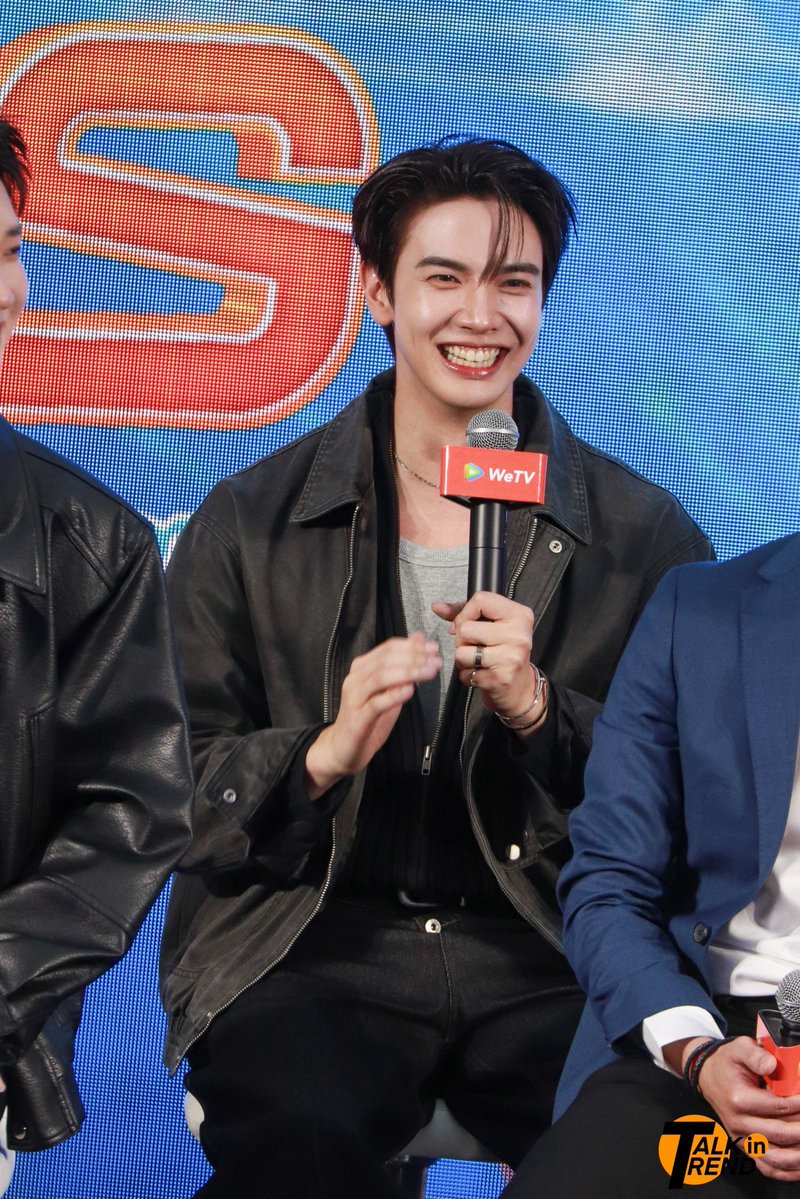 TalkinTrend's tweet photo. “แม็กกี้ รชต” ในงานเปิดตัว “ซอโซ่ล่ามธีร์ BE MY PLAYER TWO” PRESS CONFERENCE 👾🎮✨

BE MY PLAYER TWO FIRST EP

#ซอโซ่ล่ามธีร์ตอนแรกมาแล้ว
#maxky_rp #maxkybas 
#ซอโซ่ล่ามธีร์ #BeMyPlayerTwo 
#WeTVth #WeTVOriginal https://t.co/6rZnVgRJpc