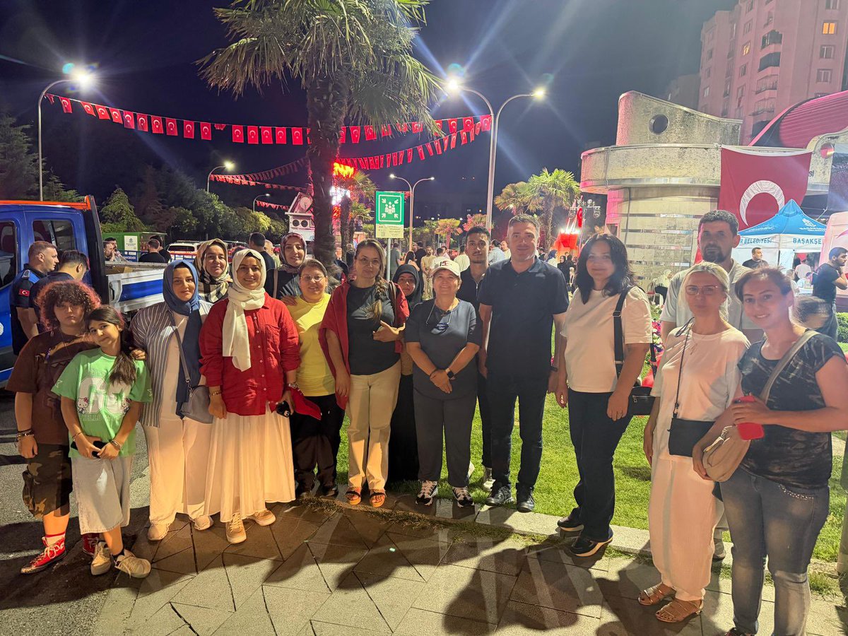 akkadinbasak's tweet photo. Başakşehir Sular Vadisi’nde düzenlenen Demokrasi Nöbeti’nde hemşehrilerimizle birlikte nöbetimizi tuttuk.

Bu aziz millet, Cumhurbaşkanımız Sayın Recep Tayyip Erdoğan’ın liderliğinde 15 Temmuz gecesi gösterdiği kararlı duruşu hiçbir zaman unutmayacak. https://t.co/SJv44mSaH3