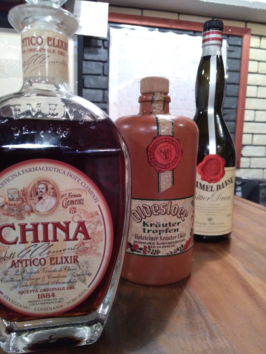 tmoi_noi's tweet photo. そんなのには薬草酒ベースでほんのり甘みもあって度数が低めシュワシュワなやつがいい。
そしてその土地その土地に相応しいものは異なって、『〇〇クーラー』と名付けて酒場ごとに定めていました。

今回はコレクションの中から『青山クーラー』と『円山クーラー』を2026年バージョンで提供します。 https://t.co/asfjwrRIQ8