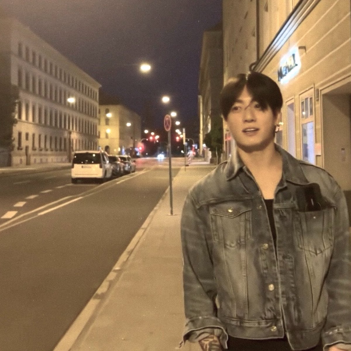 lovvforjk's tweet photo. he’s so romcom coded 💘 https://t.co/ZYhWUTMsLS