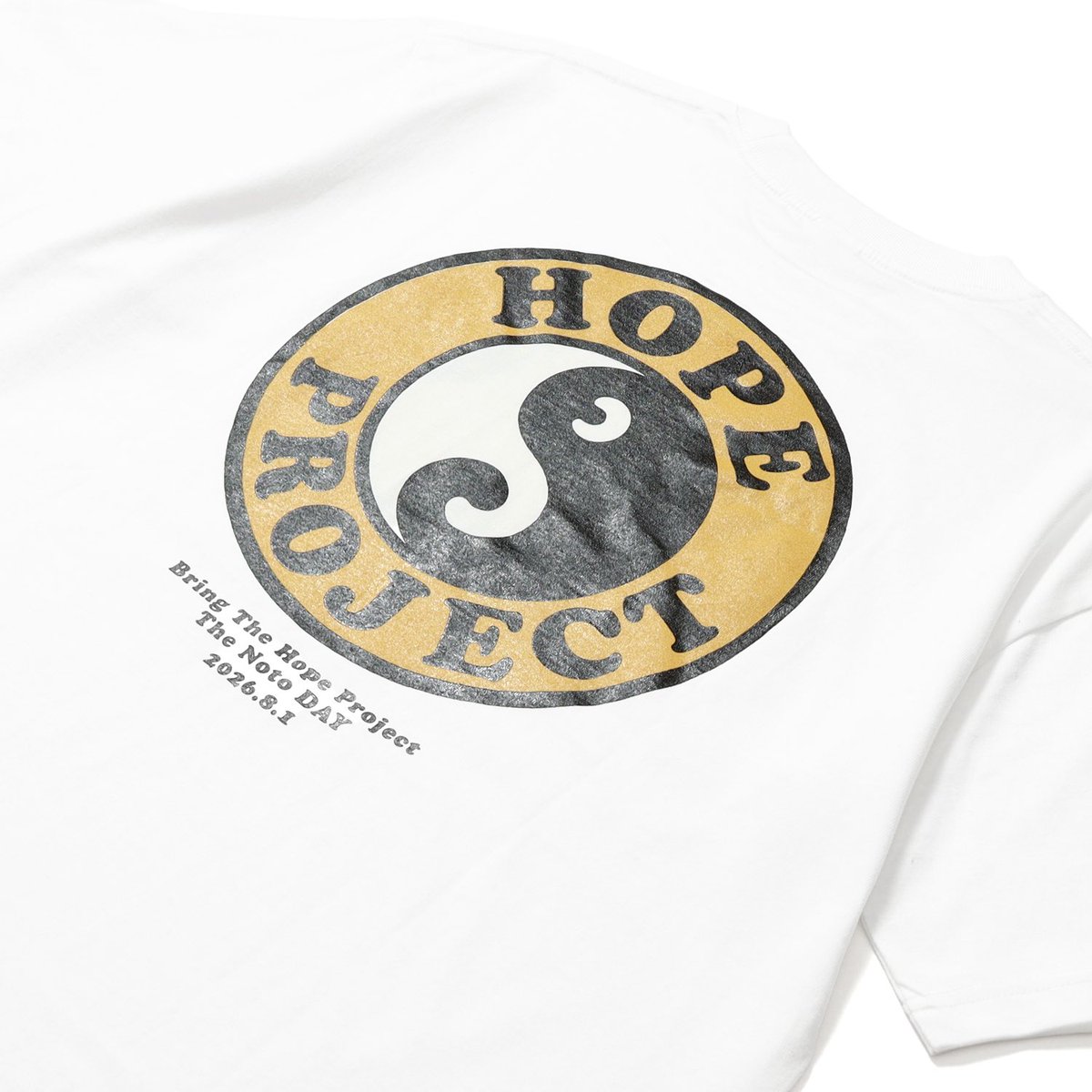 jessesshop1054's tweet photo. ✴️HOPE PROJECT TEE✴️
◆Cloudland33 WEB STORE
https://t.co/W1b9oOwwFU
フリーライブイベント『能登の日 〜Bring The HOPE Project〜』
の開催が8月1日(土)と迫る中、本イベントオフィシャルマーチ
”HOPE PROJECT TEE”が発売決定!
袖元にロゴが光るボディーブランド ”NEWTRAL” のWHITE TEEに
JESSEデザインによる新たな HOPE PROJECT ロゴが大胆にプリントされた
1枚。
本アイテムの収益は全てフリーライブイベント『能登の日 ~Bring The HOPE Project~』の運営費用にあてさせていただきます。
NEWTRAL
@ newtralproducts (Instagram)
Short Sleeve T-Shirt
cotton 100
silk screen print by JSF
Designed by Jesse
@Jesse_McFaddin
color White
size (cm)
S・着丈 63cm/ 身幅 47cm/, 袖丈 18cm/, 肩幅 42cm
M ・ 着丈 68cm/ 身幅 52cm/, 袖丈 22cm/, 肩幅 46cm
L ・ 着丈 72cm/ 身幅 55cm/, 袖丈 22cm/, 肩幅 50cm
XL ・ 着丈 75cm/ 身幅 60cm/, 袖丈 23cm/, 肩幅 55cm
XXL ・ 着丈 80cm/ 身幅 65cm/, 袖丈 25cm/, 肩幅 59cm
■発送予定
※7月20日までに商品の購入手続きが完了となったお客様を対象に
商品のお届けは7月29日~30日を予定しております。
お住いの地域によって到着に遅れが生じる事や、早く届いてしまう場合もございますので予めご了承ください。
※��記以降のご注文となったお客様へは、順次発送となりますので予めご了承ください。
※他の商品と一緒にご注文いただいた場合、全ての商品準備が出来次第の発送となります。予めご了承ください。
※予約販売は期間中でも予約数に達した時点で販売終了となります。予めご了承ください。