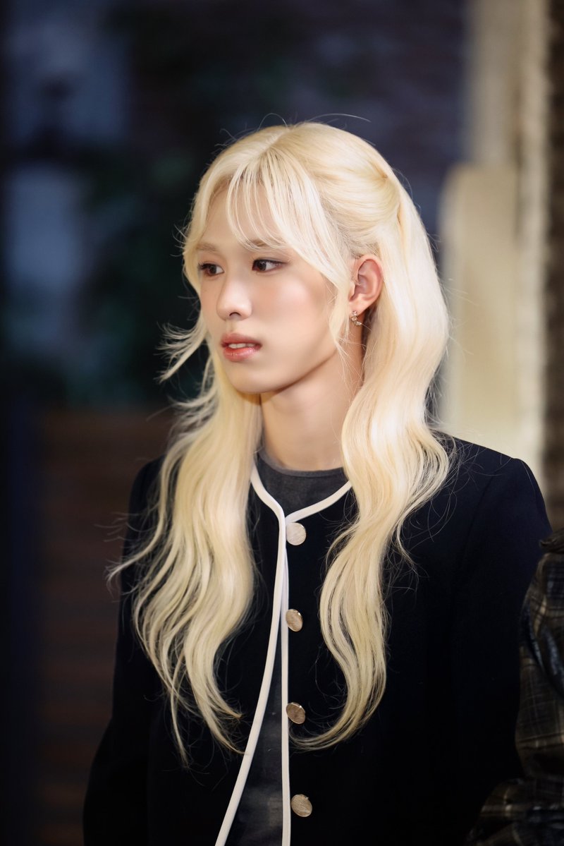 NEXZ_official's tweet photo. 그 남자를 길들이는 스프레이 사용법
📸 Behind Photo

#NEXZ #HYUI
#REALNEXZ #리얼넥스지
#휴니 https://t.co/fP3PQ0ciqv