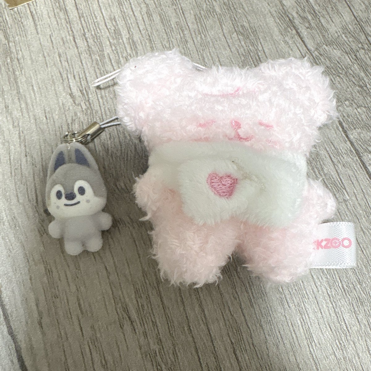 ssh1293's tweet photo. 交換 Stray Kids スキズ STAY in Our Little House ペンミ micro SKZOO マイクロ　ミニチャーム　

譲→ノーマルパピーム　バンチャン
求→いちごパピーム　パピーム

郵送交換希望です。
お気軽にお声がけください！ https://t.co/p81GRwx2g7