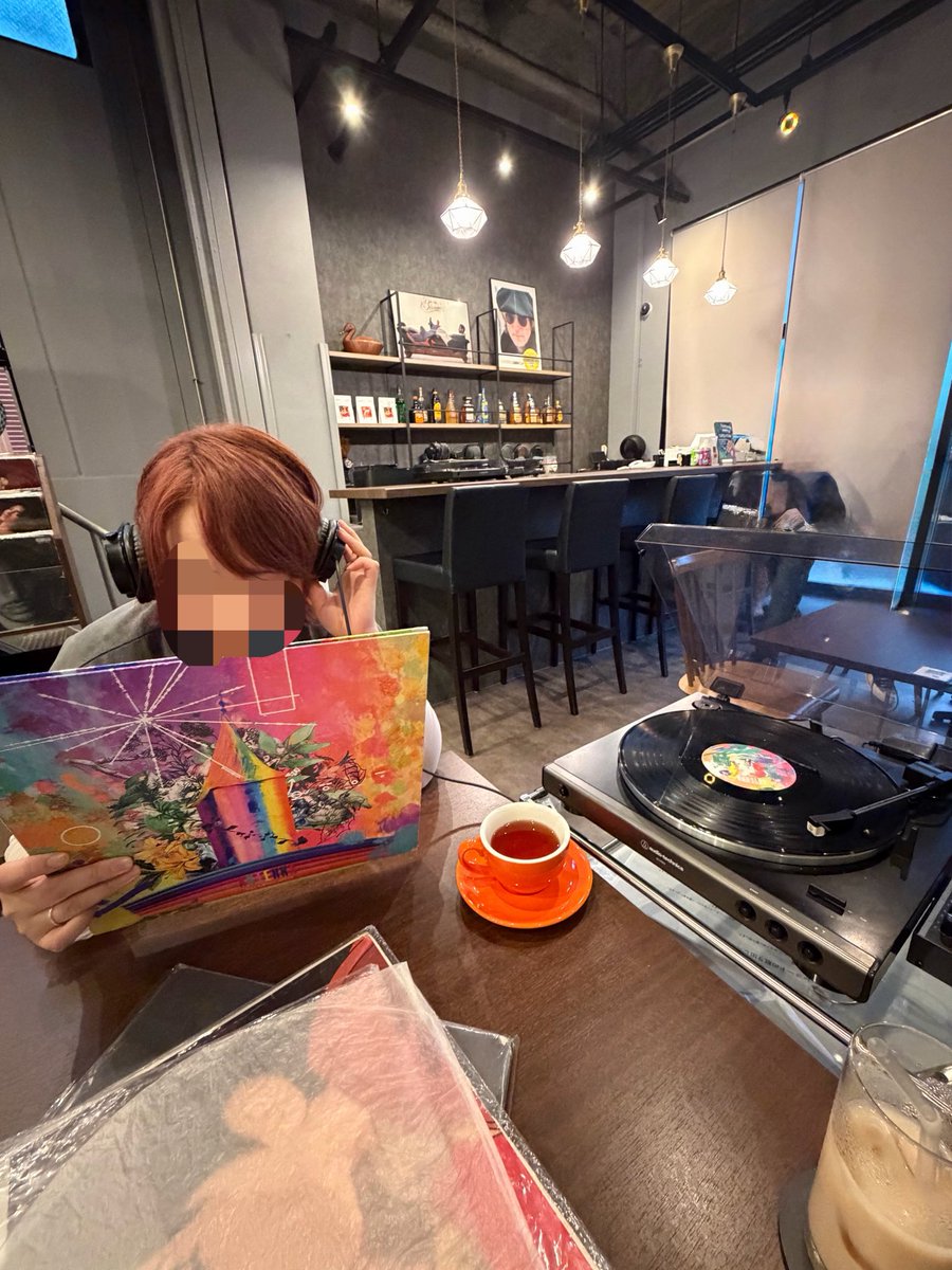 hare_chann's tweet photo. この間行ったレコードのカフェが居心地よすぎて☕*°
近況としては、ヲタ活もぼちぼちしながら7月から職場かわりバタバタしてるけど充実した生活しとります😊 https://t.co/uSma9KZtJm
