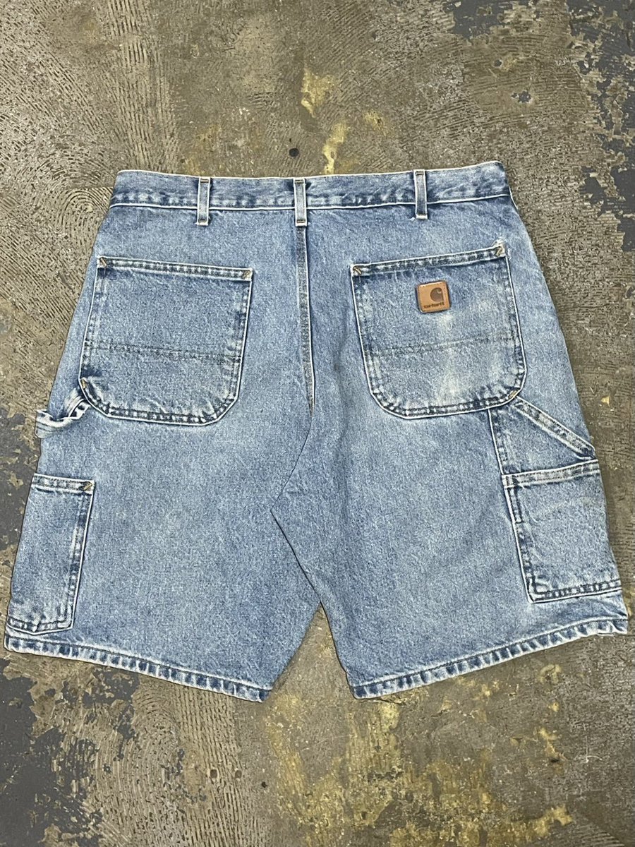 realmonkey_s's tweet photo. #通販可能
≪carhartt≫

ワークウェア由来のタフな素材感に、
今の気分にもハマるワイドシルエット。

張りのある生地と適度な硬さが、
そのボリューム感あるシルエットをしっかりとキープ。

着込むほどに風合いが増し、
経年変化も楽しめる一本。

お好みのカラーを、ぜひ。 https://t.co/psoJWNsm5m