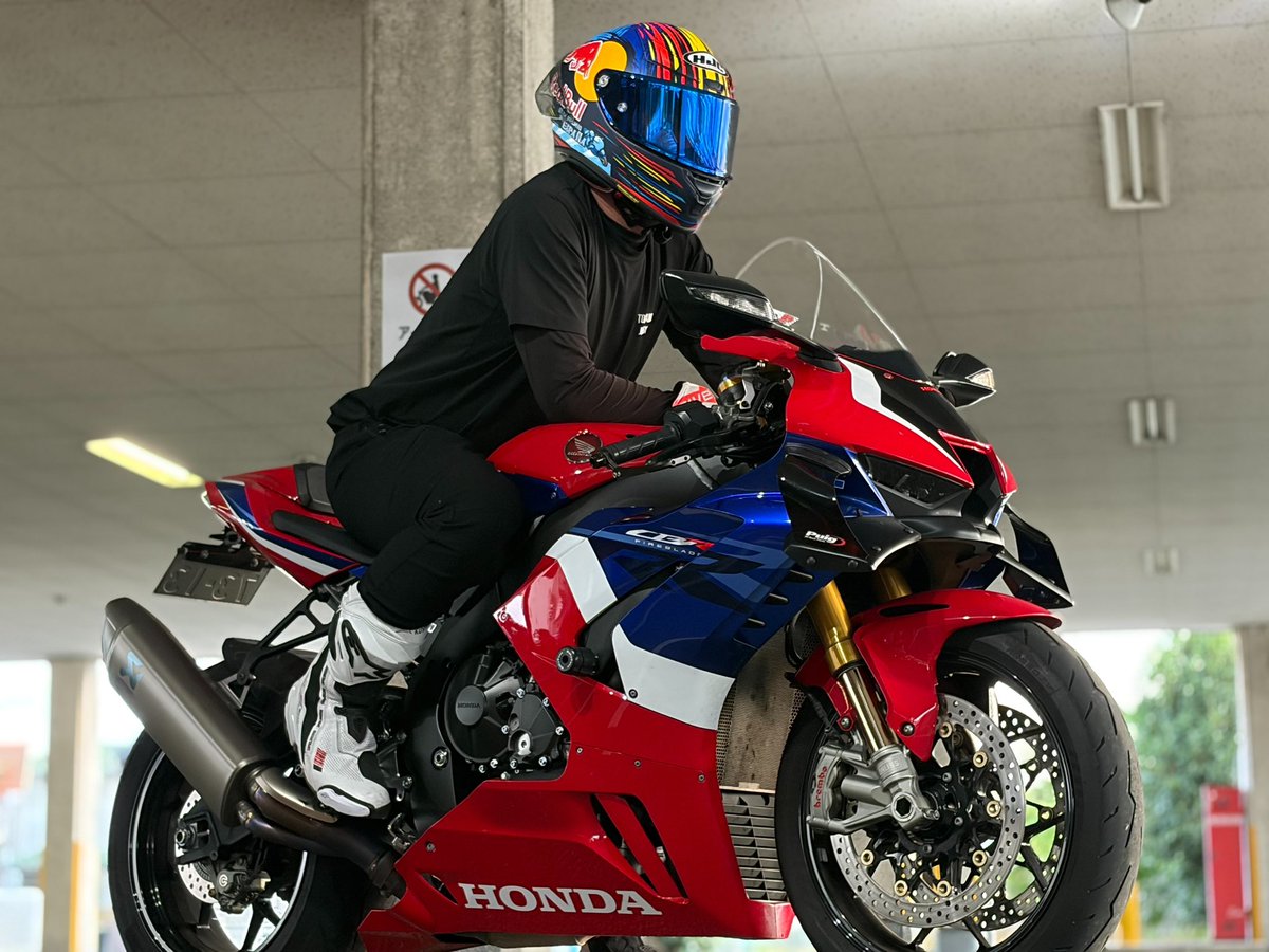 ZX10RRKRT's tweet photo. CBR1000RR-R 🥰🥰 https://t.co/D4PzTlZEtd