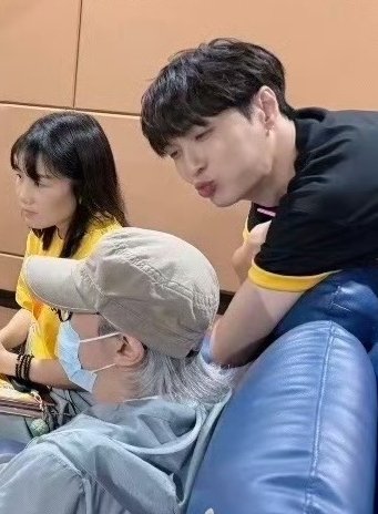 heohiobda's tweet photo. Biz bu yixing'i napıcaz ya utanmıyor da hfksjdks https://t.co/PQsVz6Jpbl