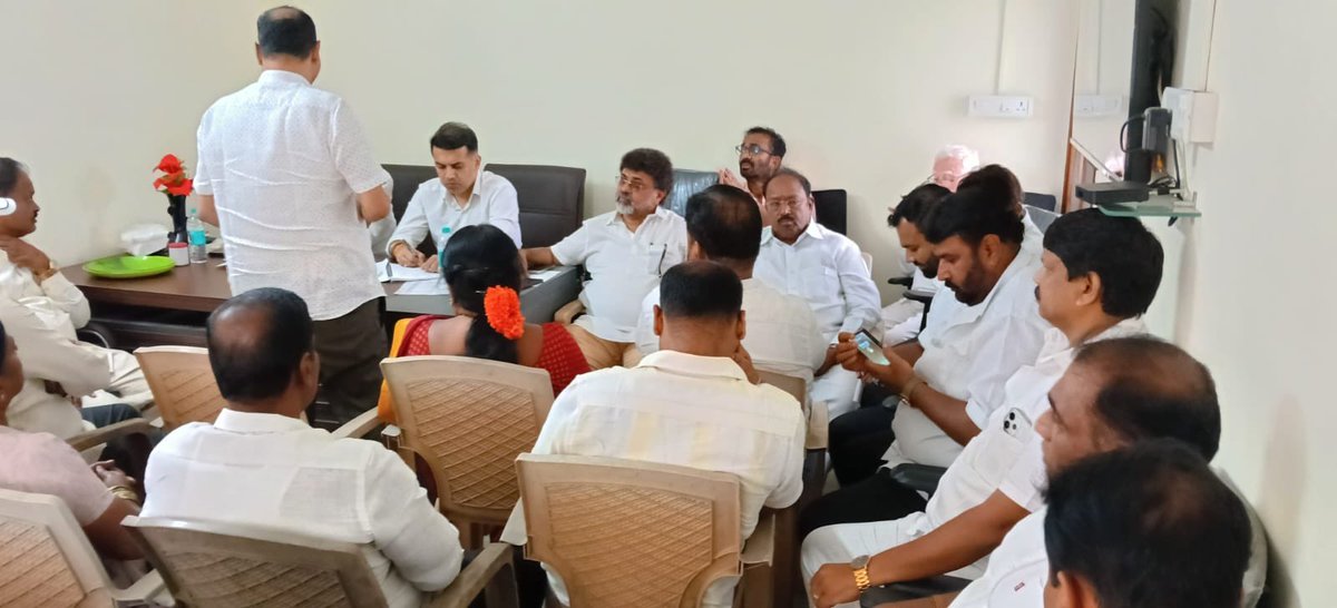 duttabhishek's tweet photo. 📍Bengaluru 

Held a meeting with our leaders in Padmanabhanagar assembly to review the progress of SIR, beneficiary outreach, and GBA election preparations. https://t.co/CsHmnzm3qt