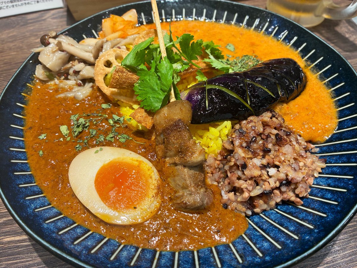 Ubk_ff14's tweet photo. こんだけ暑いと色々キメてしまいますな☀️
カレーとビールで優勝です🙌 https://t.co/zhmyhnF61H