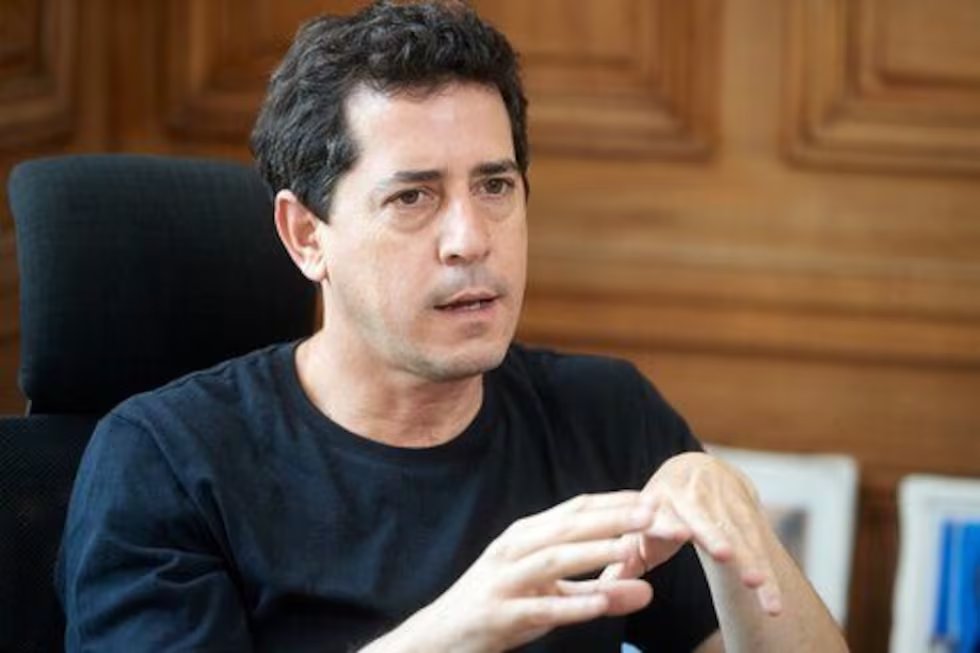 danienojado's tweet photo. El senador  denuncia que detrás del proyecto de Inviolabilidad de la Propiedad Privada, al que el Gobierno pretende darle media sanción este jueves, se enconde “el verdadedro plan de Milei, que es entregar el territorio nacional a sus aliados geopolíticos y económicos”. P12 https://t.co/jmeiTIJw7F