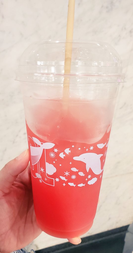 _stella_1022's tweet photo. 色んな🍉スイカジュース飲んでるけど果汁工房の贅沢すいかが一番甘くて美味しい！果肉だけミキサーしてるから青臭くないし😋ゴクゴク飲めるのはやっぱプロントかな（1枚目）タリーズも美味しいけどこのサイズしかないのが残念
サイズ増やしてほしいスイカジュースゴクゴク飲みたい https://t.co/Ht7ELLob0T