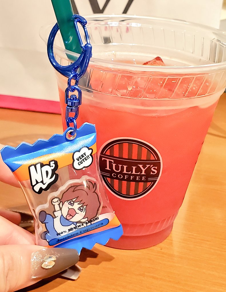 _stella_1022's tweet photo. 色んな🍉スイカジュース飲んでるけど果汁工房の贅沢すいかが一番甘くて美味しい！果肉だけミキサーしてるから青臭くないし😋ゴクゴク飲めるのはやっぱプロントかな（1枚目）タリーズも美味しいけどこのサイズしかないのが残念
サイズ増やしてほしいスイカジュースゴクゴク飲みたい https://t.co/Ht7ELLob0T