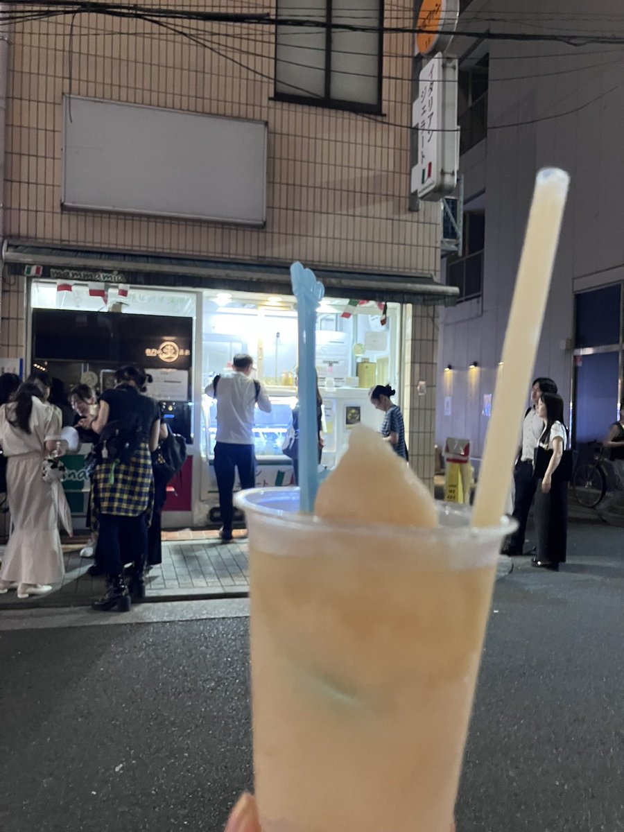 ikenohatanezko's tweet photo. マンマミアでグラニータ始まったよ。今日は梅フレーバーにジンの無料トッピング。控えめにいって最高だ。 https://t.co/WBUNxvDsth