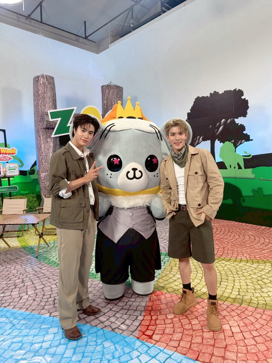 GMMTV's tweet photo. ครอบครัวตัวจี๊ดชวนทุกคนมาสนุกด้วยกันใน GrabFood ถูกกว่าชัวร์ กับ Gemini Fourth &amp; Lookkhunnoo

ทาง Facebook &amp; YouTube : GMMTV
https://t.co/8bSTqHnCgG
https://t.co/MYgv3ZF5EK
และ Facebook : GrabTH
https://t.co/CyWSmkG5n1

#GrabFoodถูกกว่าชัวร์xGeminiFourth
#GrabFood #GrabTH
#GMMTV https://t.co/JdLj1E0bYD