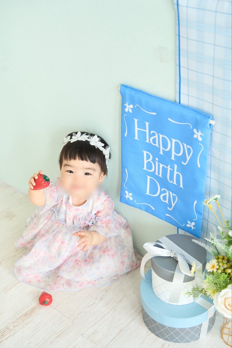 wc96aeced's tweet photo. こっちゃん1歳のお誕生日🎂🎉
初のスタジオで撮影してもらってきた☺️🎵泣くかなと思ったけど終始ニコニコでとっても良い写真がたくさん🫶✨
可愛い姿が見れて、おキャスでもお祝いしてもらえてママもニコニコ☺️♡
産まれてきてくれてありがとう👶♡これからも元気に大きくなってね💖 https://t.co/aMCZoVNYL5