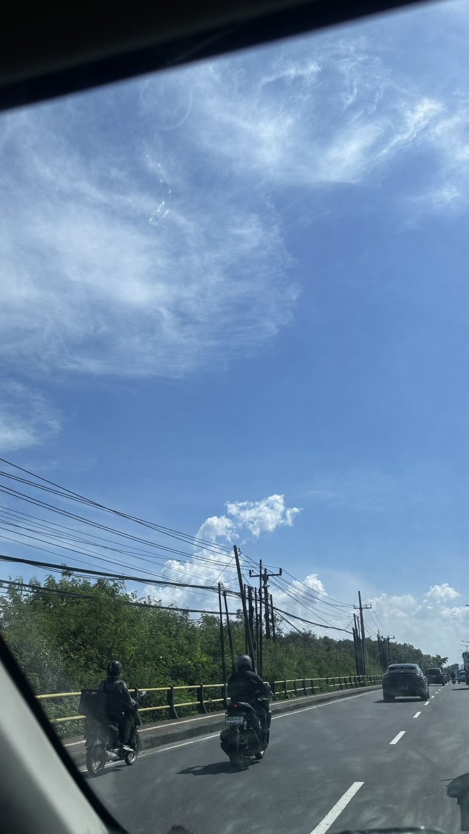 leen8255's tweet photo. Good morning Bali ⛅️✨♥️. https://t.co/UgehOupwUc