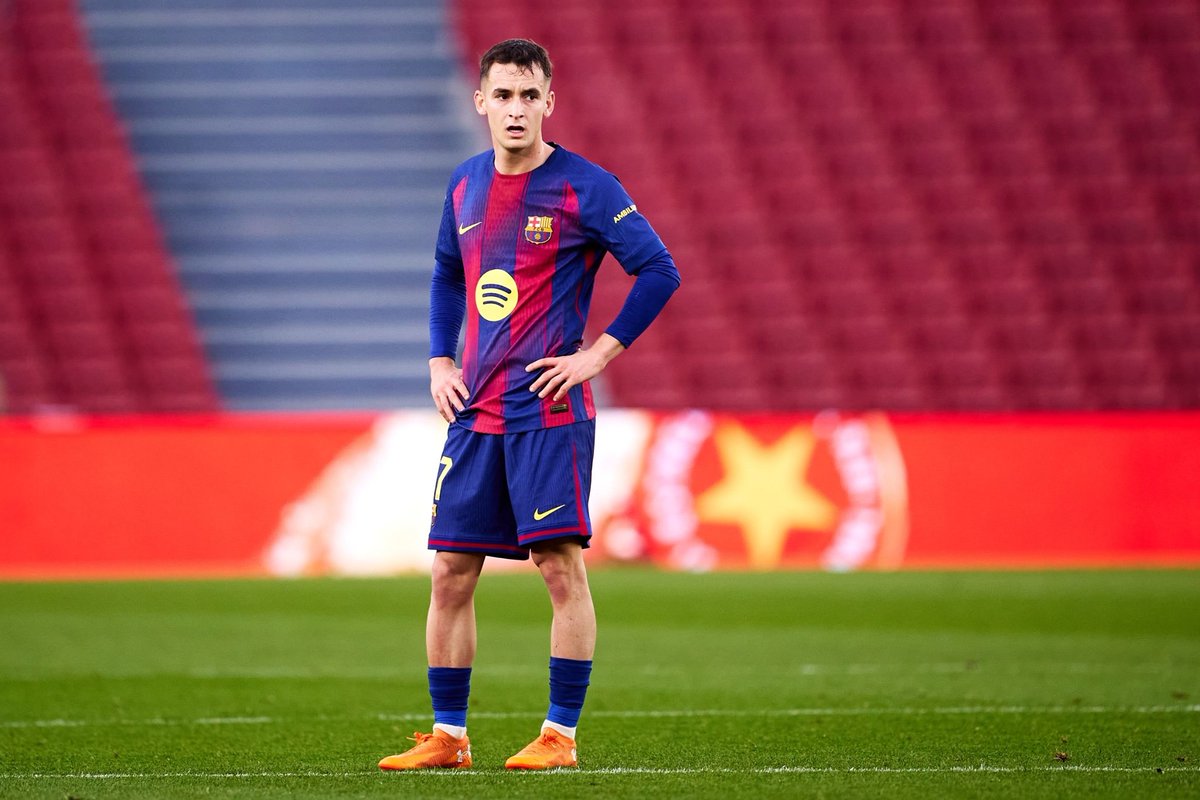 carpetasFCB's tweet photo. 📁 @Luis_F_Rojo vía @marca 

🚨 El Barça NO cambia sus planes respecto a Marc Casadó pese a la lesión de Frenkie

✅ El Barça sigue creyendo que vender a Casadó ahora, mientras puede asegurar una cantidad importante por su traspaso, es la mejor opción https://t.co/8qenBt2ENp