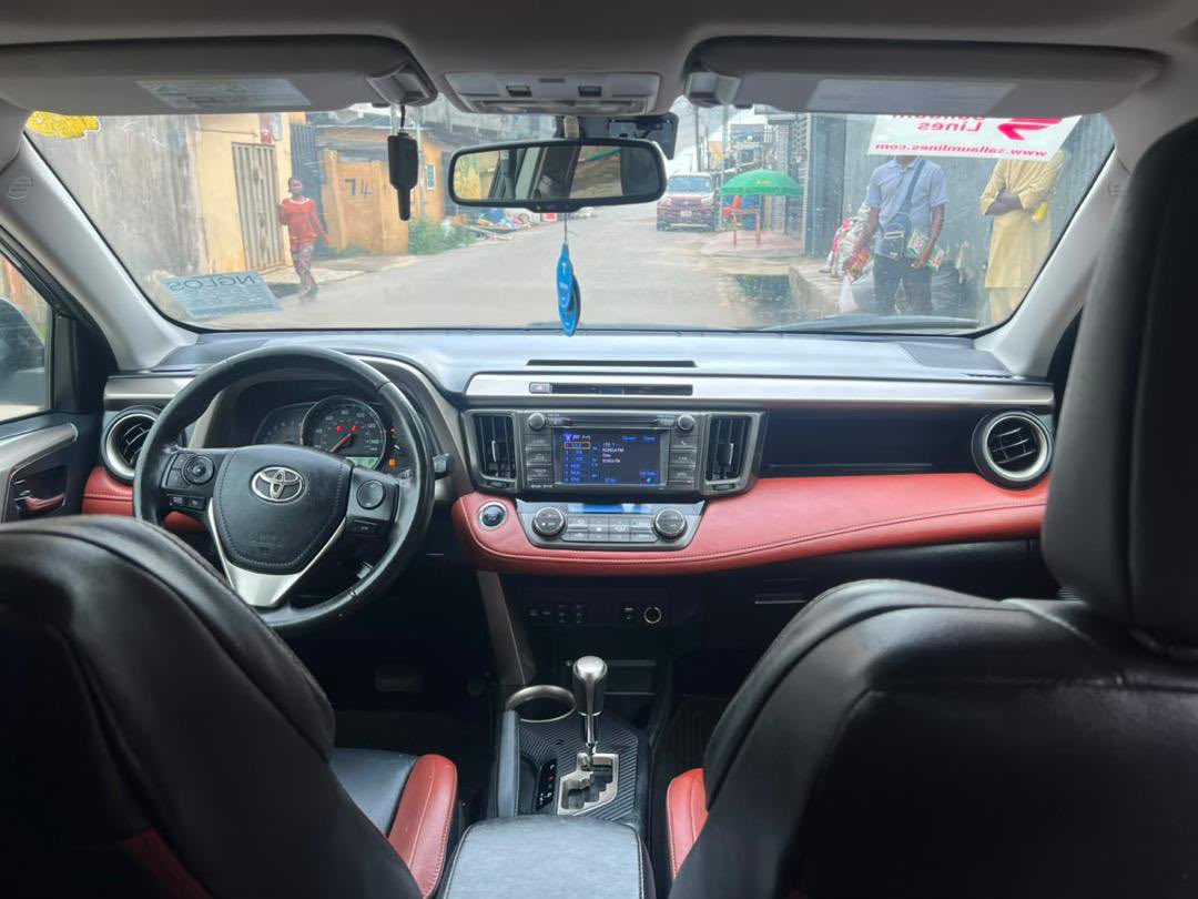 _Tiga_b's tweet photo. Available 🔥🔥🔥🔥🔥🔥
Clean 2013 Toyota RAV4 Limited
Thumb-start Two tone interior 
Foreign used 
Accident free 

PRICE: 20 Million https://t.co/IUmQfjede3