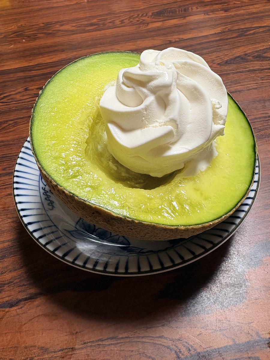 yz_narun's tweet photo. ソフのミルクバニラをのせてみた https://t.co/6KjoyAbVjF