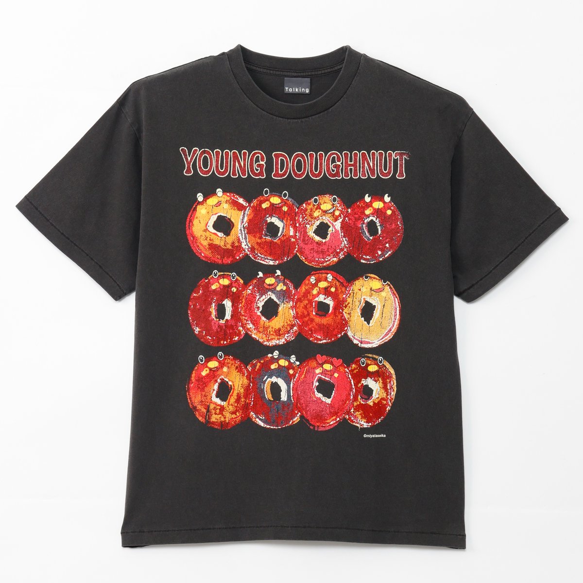 talkingheads_0's tweet photo. 駄菓子 × ロックTシャツ！
誰もが一度は目にしたことのある「ココアシガレット」「ビッグカツ」「都こんぶ」「ヤッター！めん」「カットよっちゃん」「ヤングドーナツ」が本格的なロックTシャツデザインで登場！
キャラクター好きから古着フリークまでを虜にする、遊び心満載のアイテムをお届け