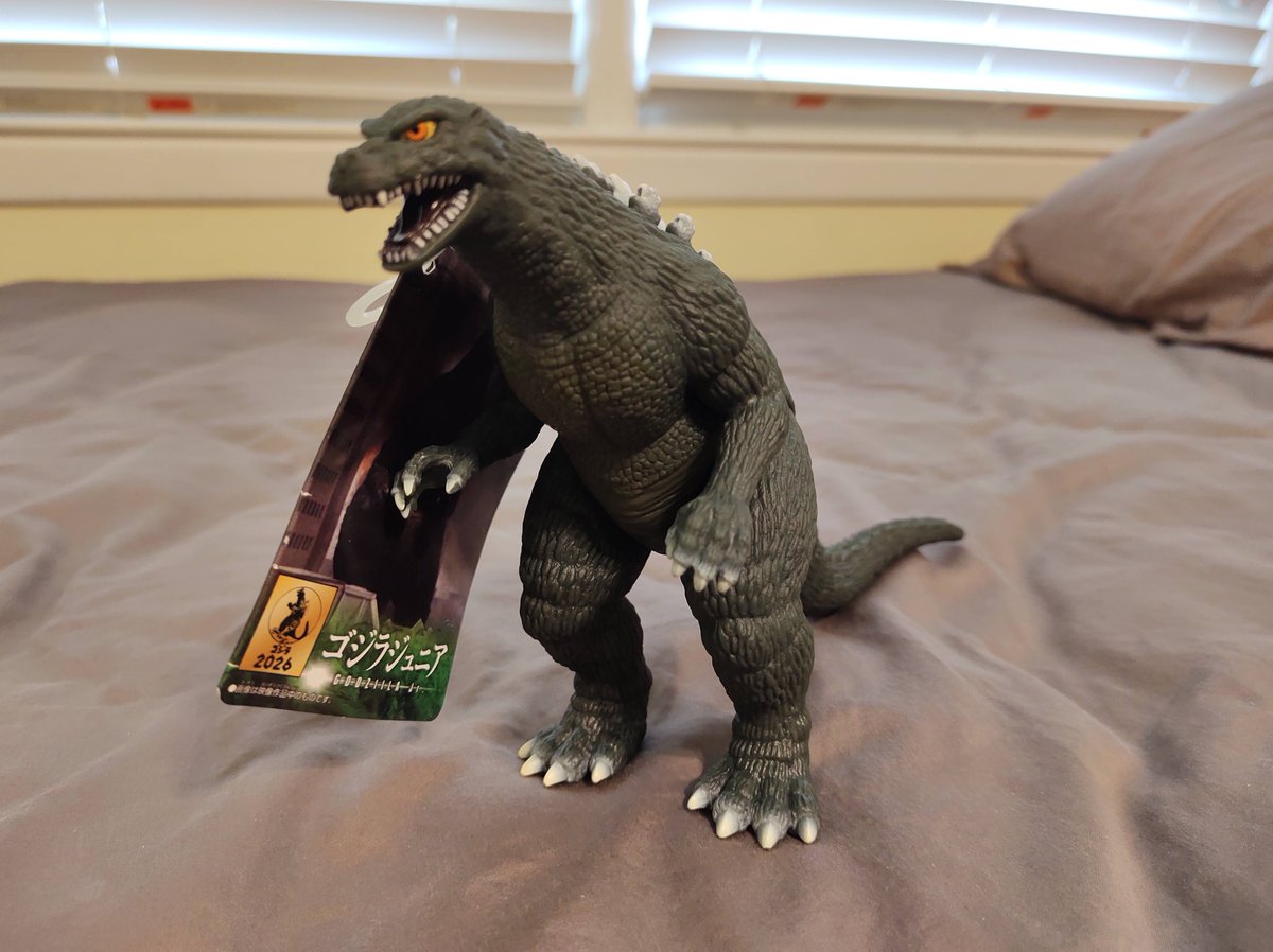nifanatic's tweet photo. Giant Octopus and Giant Sea Serpent set by @39maichan, a lil squid fellow (not sure if the person who made it has an online handle), and MMS Godzilla Junior were the final hauls of the event! Great merch and great deals all around. https://t.co/1x6QTig5Na