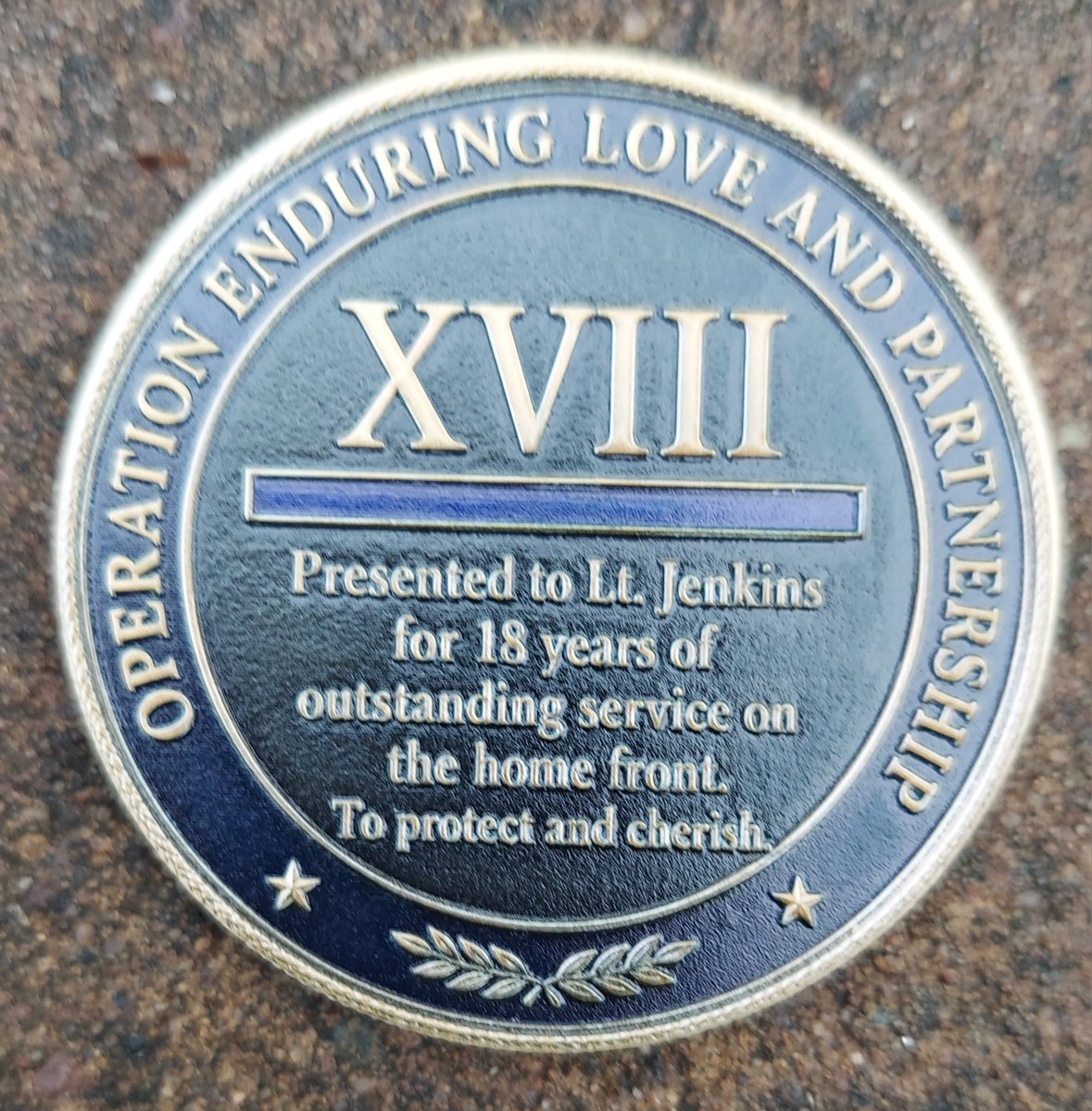 bluelinecustom's tweet photo. You can design you challenge coins any way that you wish - like this one for an officer in Hawaii celebrating 18 years of marriage.  What a cool and unique present. #challengecoins #customchallengecoins #personalizedgifts #anniversarygifts #policegift #policechallengecoins https://t.co/SgMveQED6e