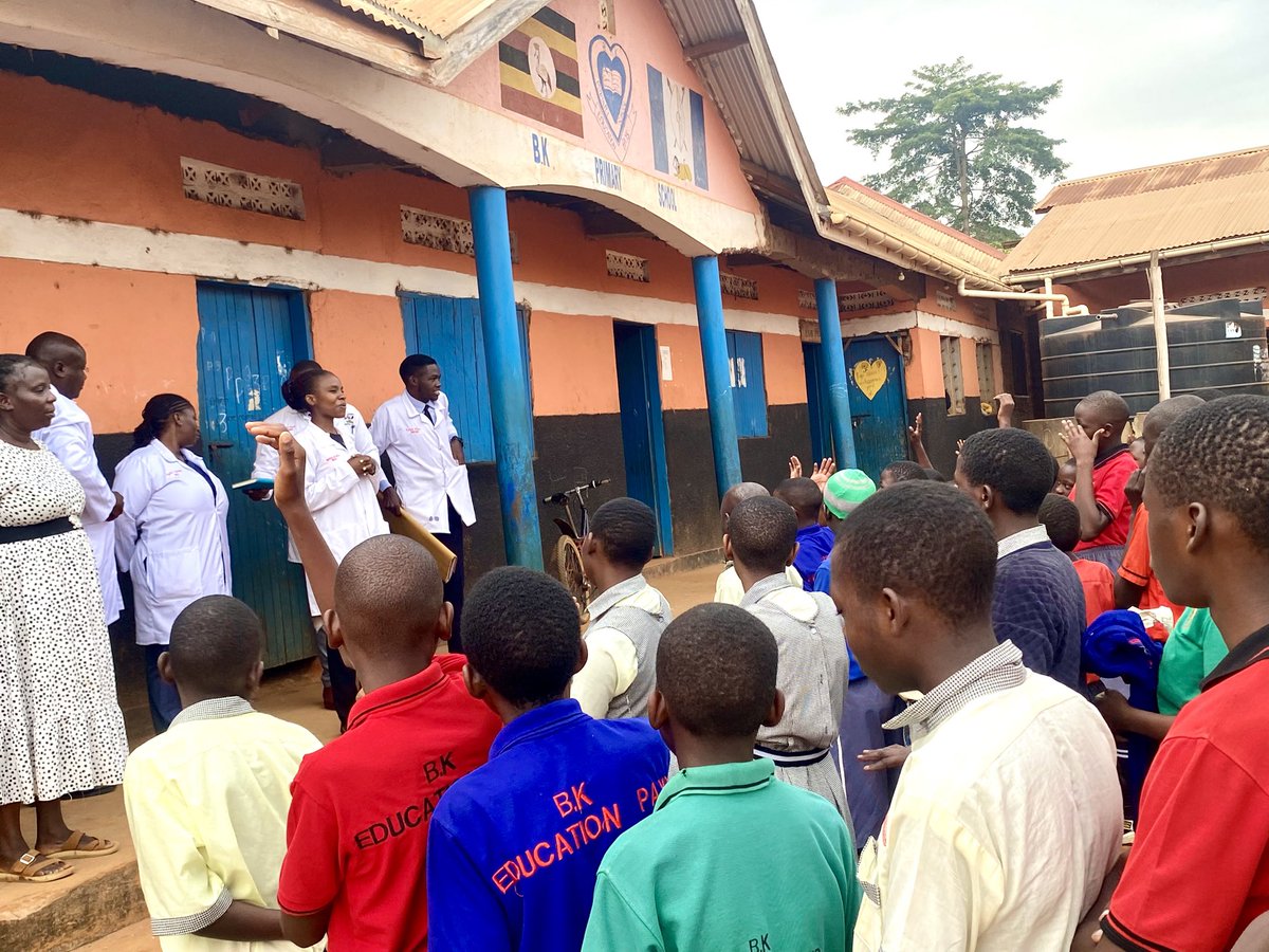MutesiPatr50882's tweet photo. Today we concluded COBERS placement in Kiboga. It’s been a great experience interacting with the community in Kiboga particularly 
#kiwanguzivillage.  I’ve particularly learnt alot Moreso teamwork, it’s been a pleasure leading this great team. Thank you #makerereuniversitymakchs. https://t.co/ZYXC5iAa57