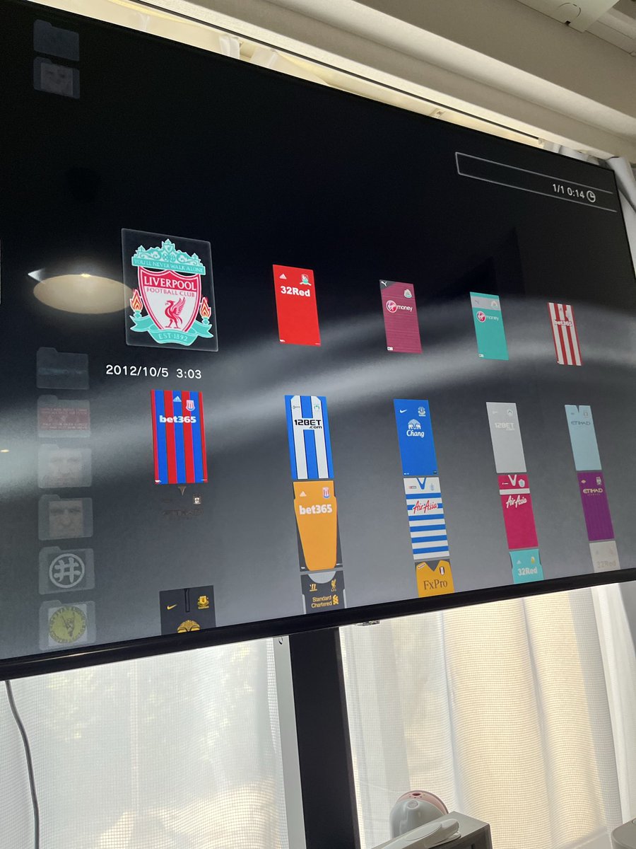 aka_suarez_'s tweet photo. テレビで地上波もネット動画も見れない中PS3があったので久しぶりに起動してみたらウイイレのエディットデータがいっぱい出てきた笑

このデータ2013年だって😅

チアゴがこの数年後にリヴァプールにくるとは思いもしませんでしたね〜😄

それしてもコアテスの顔が。。笑 https://t.co/uwejhs69ls