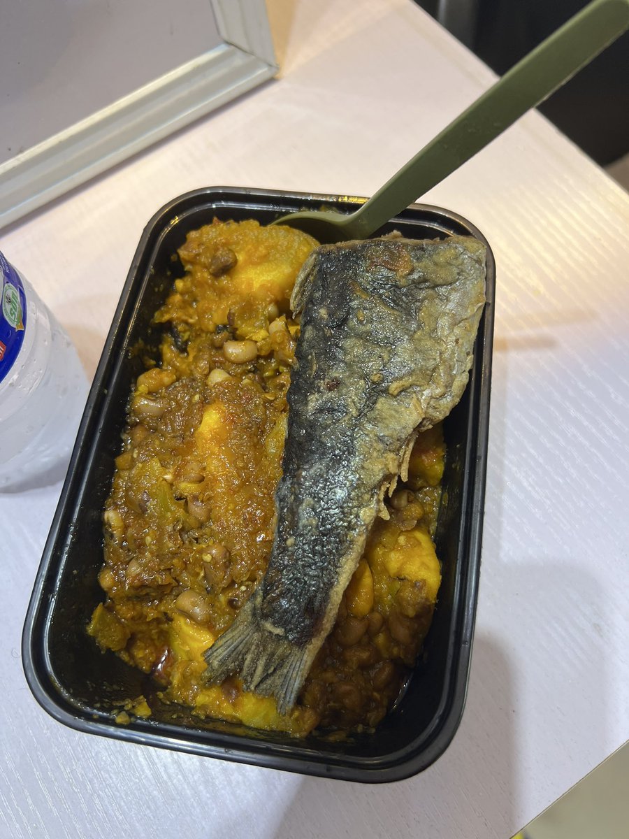 Thelashbrowque1's tweet photo. Good afternoon mutuals, eat brunch with me . 

This is potatoes mixed with beans and fry fish with Cway chilled bottle water https://t.co/v2PvzE8Fei