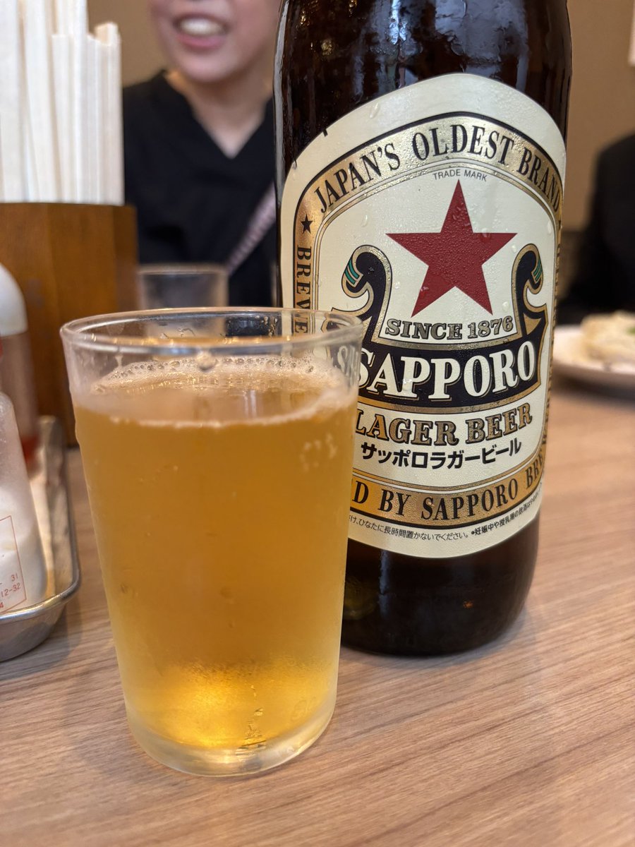sannoji's tweet photo. 吉祥寺いせやなんて店舗に関わらず何10年ぶりに行ったのだろうか。年齢的に仕方ないのかもだけど、こんな事で久々に集うなんてねえという夜遊び仲間達と献杯してきた。いせやの餃子は美味しかったよまさみん。 https://t.co/kwMJxe5vp8