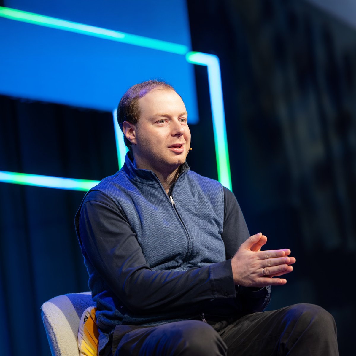 MiroHQ's tweet photo. When everyone can build faster on their own, what holds the work together?

Miro's CEO Andrey Khusid explored this in an interview with McKinsey & Company. His take: as clearly defined roles give way to makers who build end to end, coordination becomes more complex, spanning people, agents, and the work between them.

So the advantage goes to companies that take a more centralized approach to collaboration, where teams can focus on decisions with continuous context from AI.

Read the full conversation: https://t.co/g2YLVzu0V2