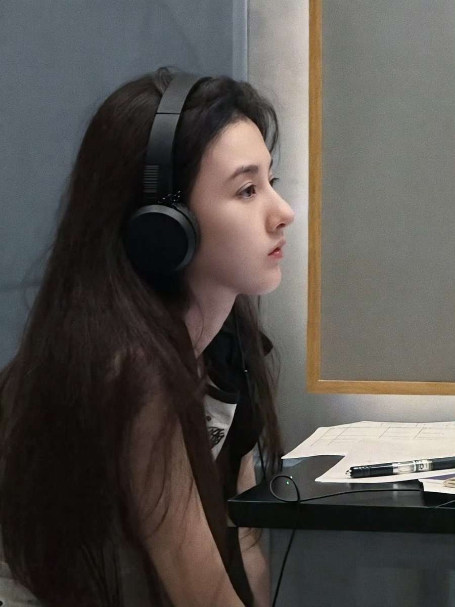 joxwox's tweet photo. 260716 송조아 공작실 웨이보

猜猜今天宋祖儿在干森么?

후시나 OST 녹음 하나 봐 🥺

#宋祖儿 #孙凡清 #lareina #songzuer https://t.co/xUDfMsTGtp