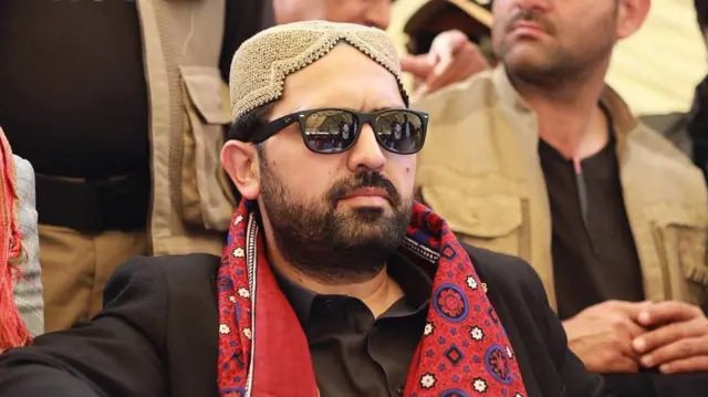Waqarkhan's tweet photo. کرسی ہے، تمہارا یہ جنازہ تو نہیں ہے
کچھ کر نہیں سکتے تو اتر کیوں نہیں جاتے https://t.co/W6lGE8cfc8