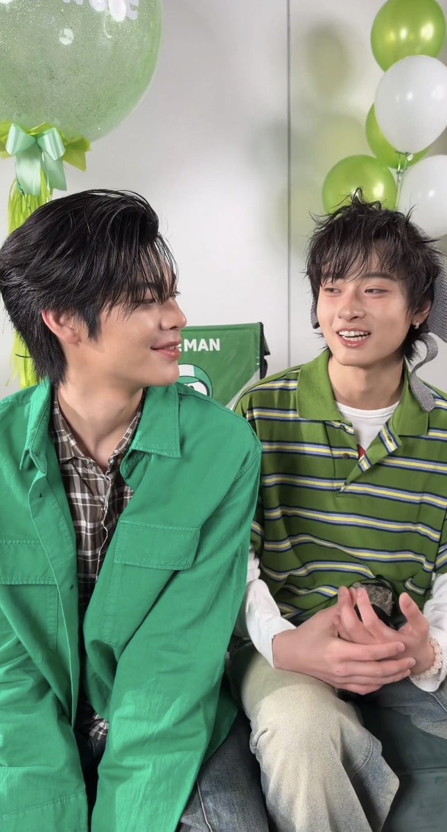 novexmoon's tweet photo. ธีรติมองกล้องบ้าง อย่ามองแต่บะบะบะบี๋ ☺️

LINE MAN LIVE x THEE WAVE
#LINEMANถูกสุดทุกวันxTheeWave https://t.co/Ogy9nlXA1h